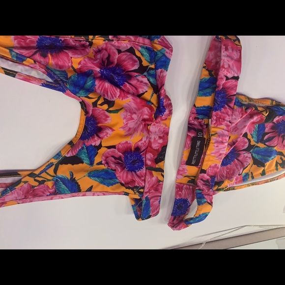 Bikini - Picture 2 of 2